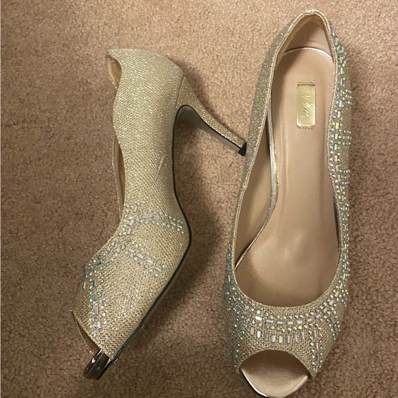 Vince Camuto heals size 10. Worn once. - Picture 3 of 4